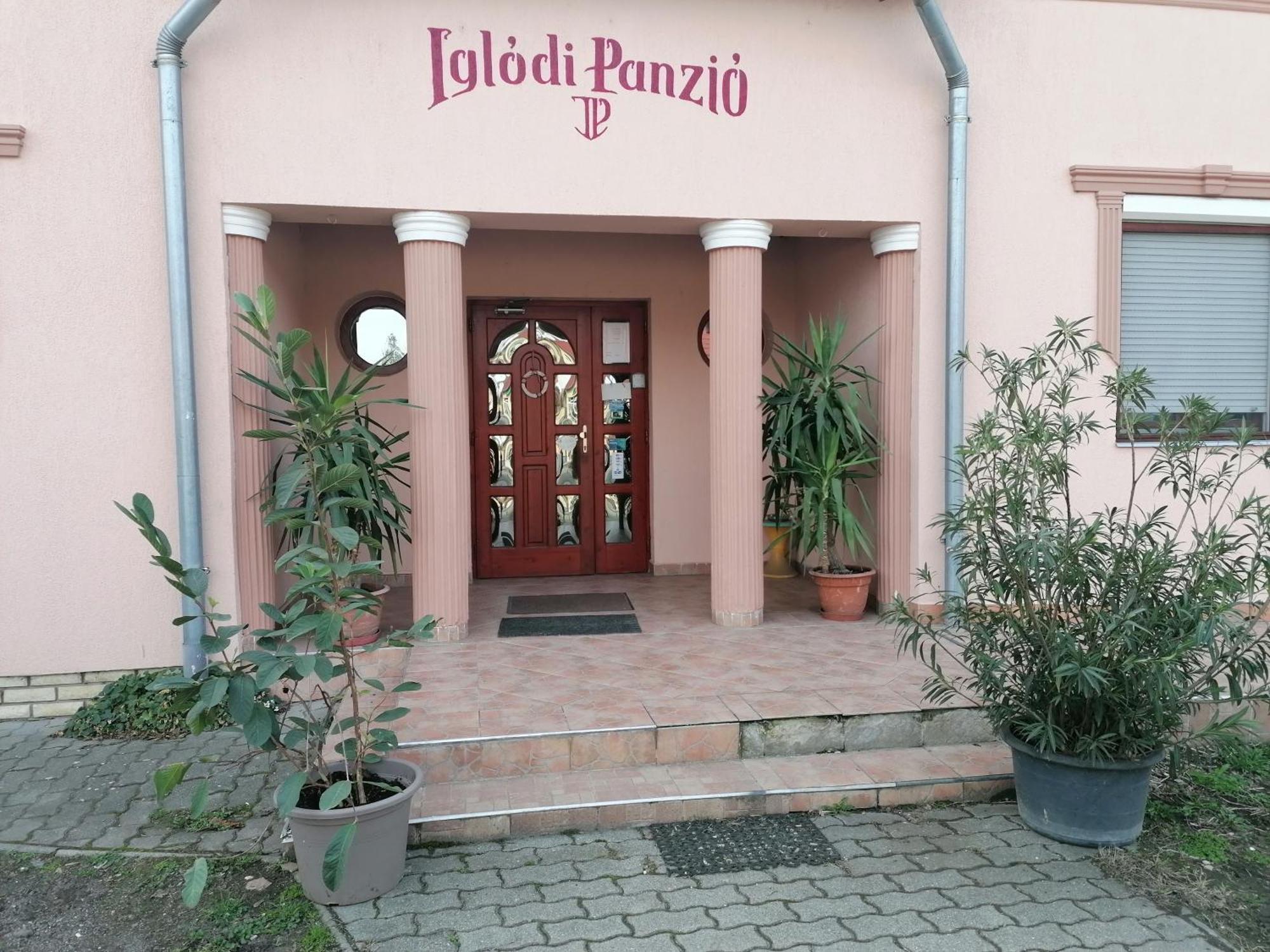 Iglodi Panzio Hotell Kunszentmárton Exteriör bild