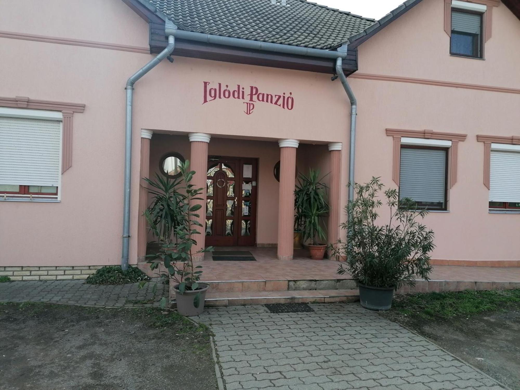 Iglodi Panzio Hotell Kunszentmárton Exteriör bild