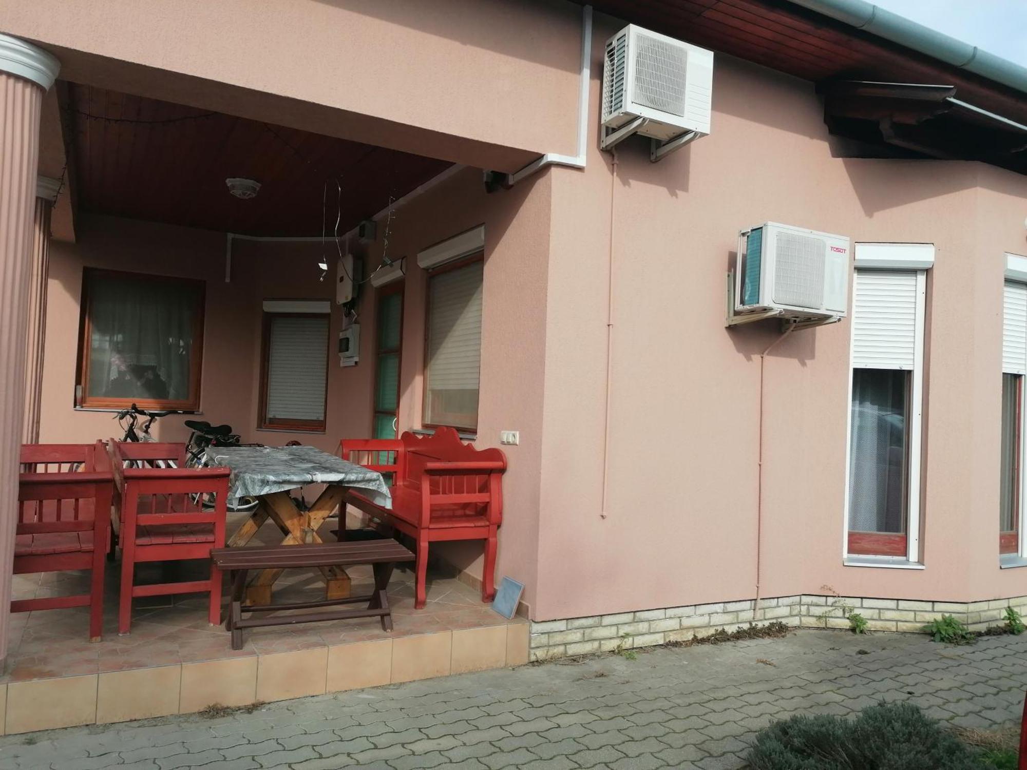 Iglodi Panzio Hotell Kunszentmárton Exteriör bild